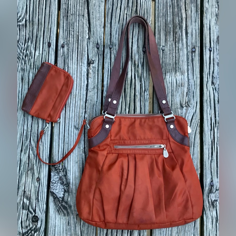 Ladies BAGGALLINI Burnt Umber Pleated Hadbag Matching Wristlet Wallet Purse Set